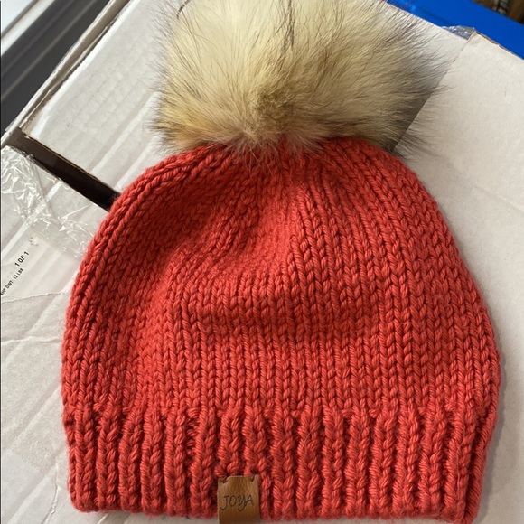 Hand knitted hat - Picture 1 of 1